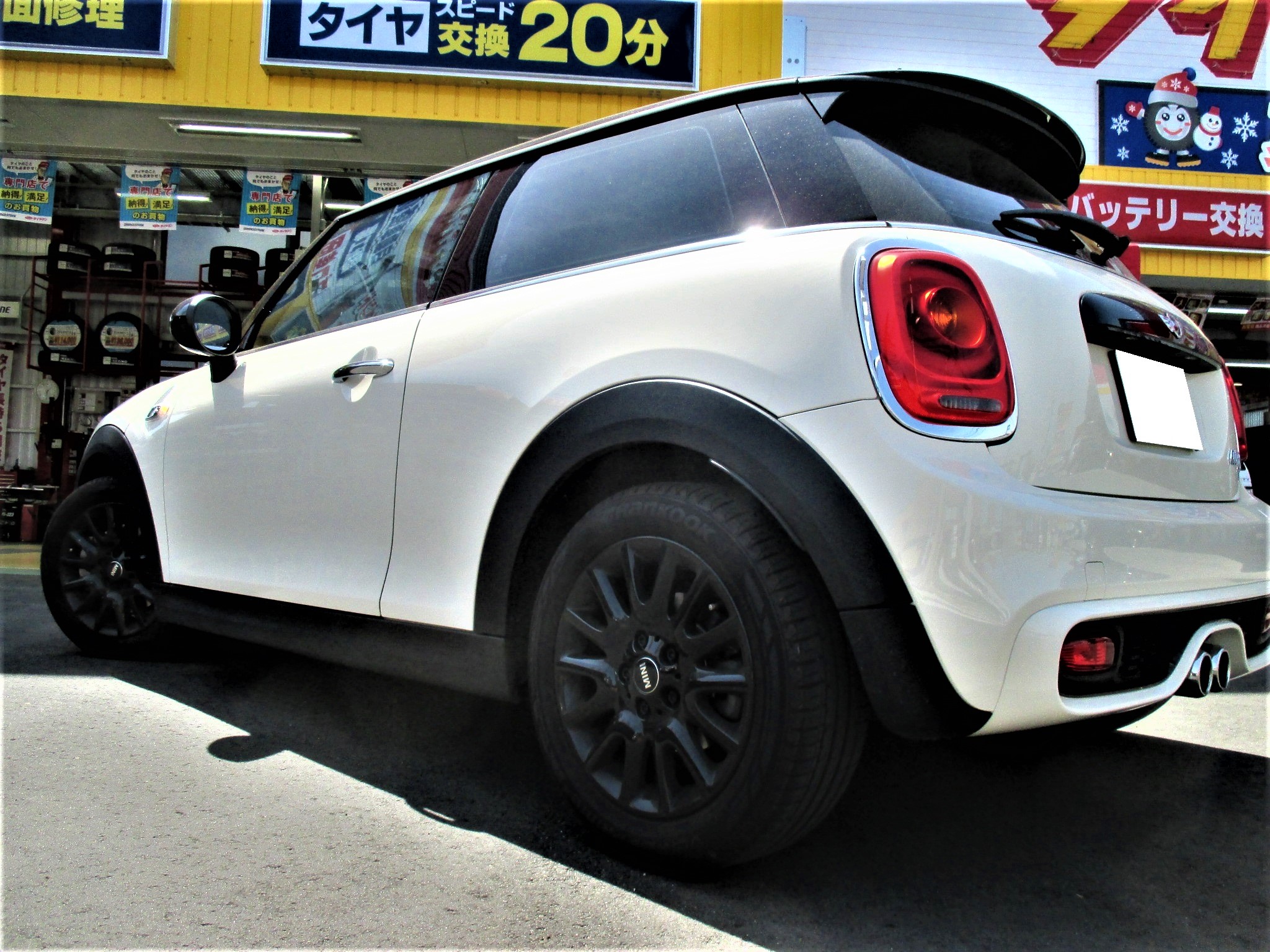 MINI(F56)にADVAN RS2装着しました! - 早い!安心!お気軽にカ~ピット ミスタータイヤマン住吉オフィシャルブログ