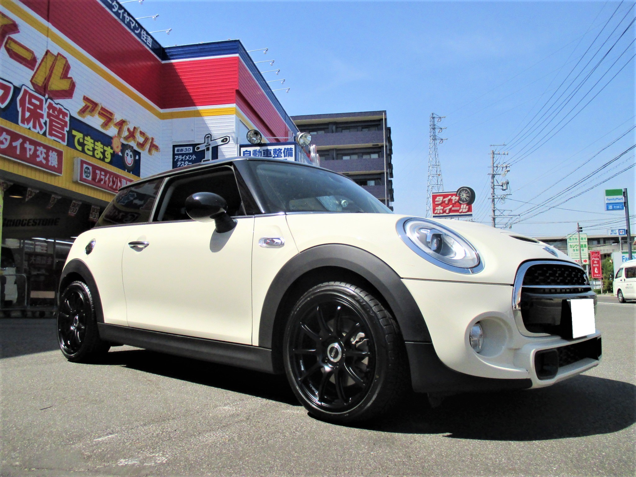 MINI(F56)にADVAN RS2装着しました! - 早い!安心!お気軽にカ~ピット ミスタータイヤマン住吉オフィシャルブログ