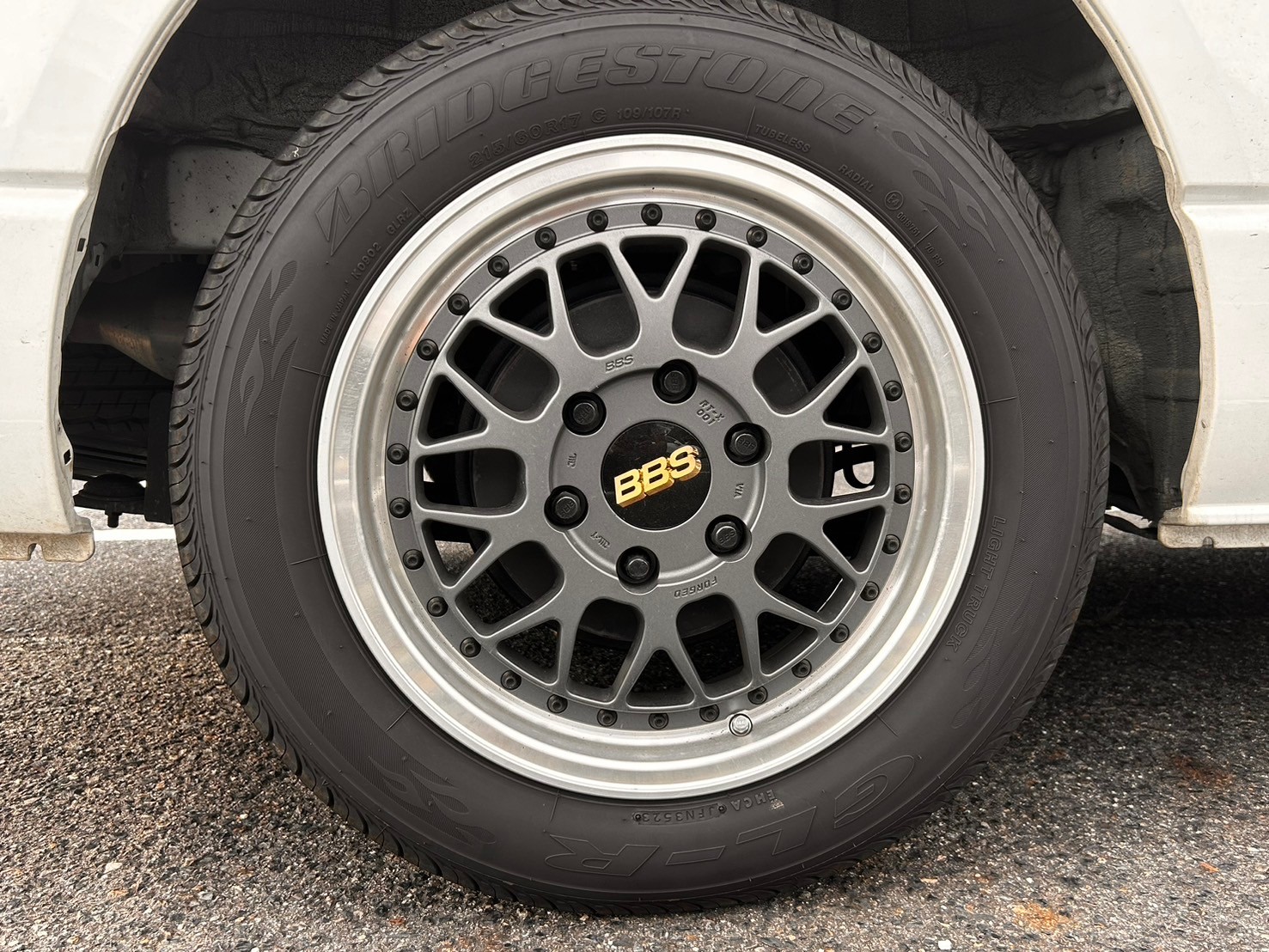 ハイエース用のBBS RT-X 001 と215/60R17 ブリヂストン GLR - 半田市の 