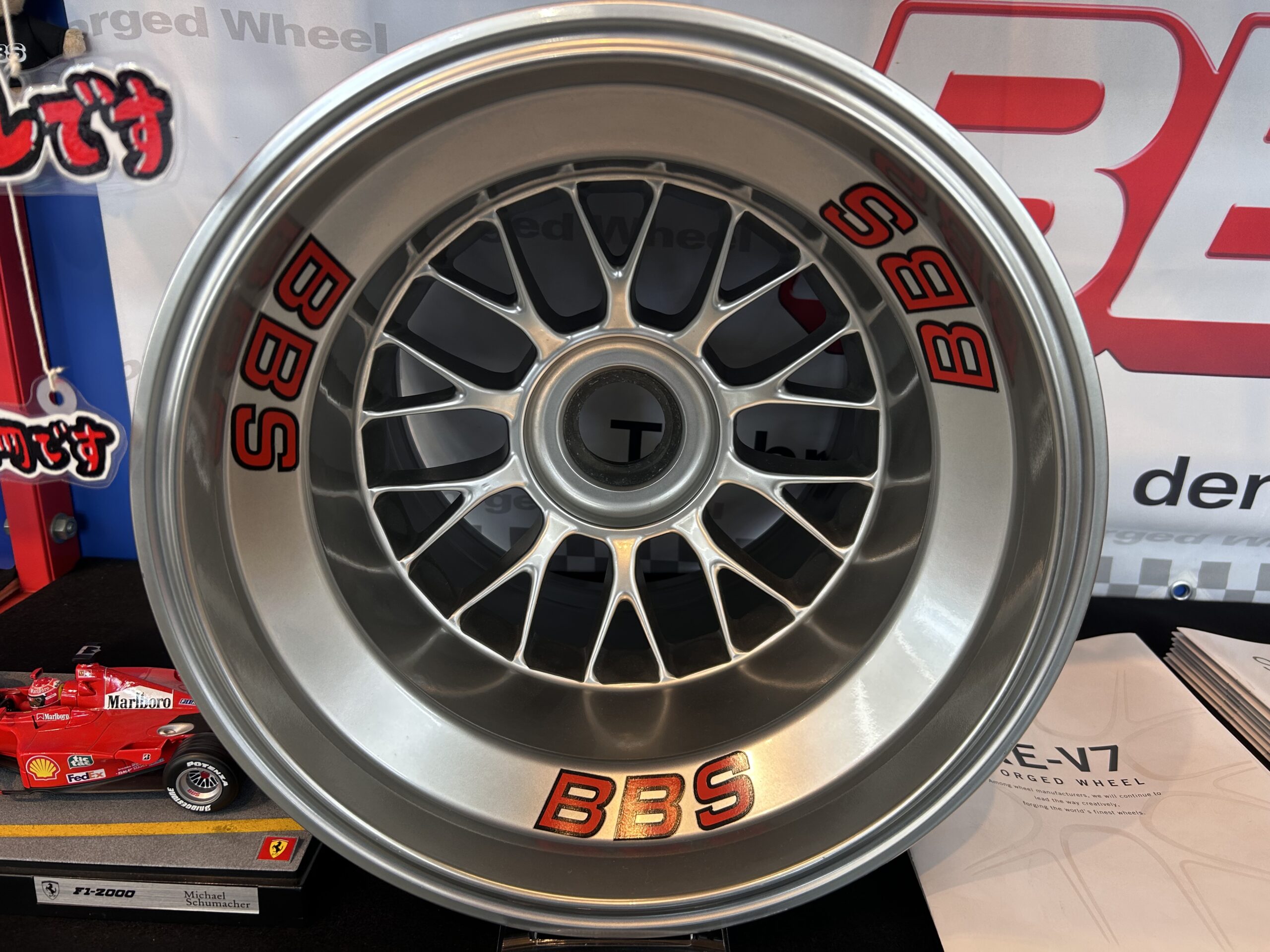 BBS のF1で実際に使用したホイール展示しています。F1-2000で使用され